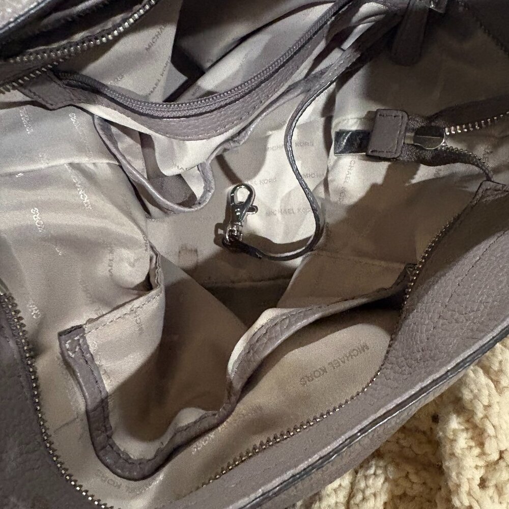 Michael Kors leather, medium size, perfect for daily use - Picture 3 of 3